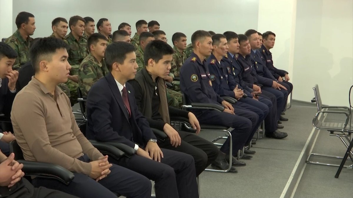 «AMANAT» партиясының мүшелері алматылық өрт сөндірушілермен кездесу ұйымдастырды