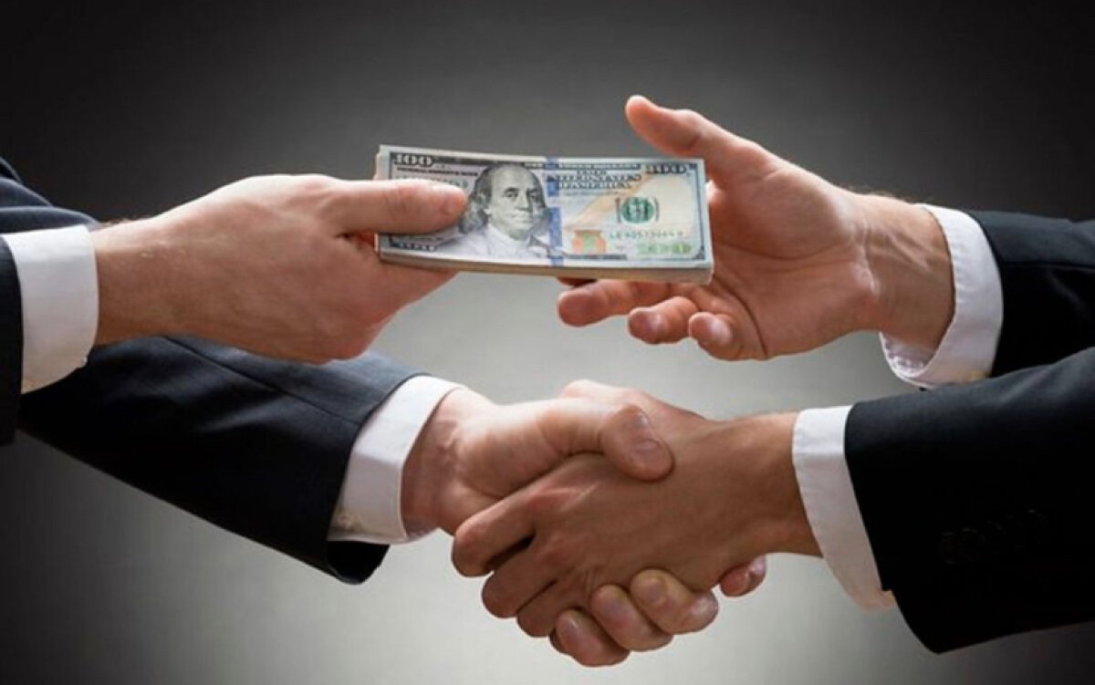 Полицейский отказался от взятки в Туркестанской области