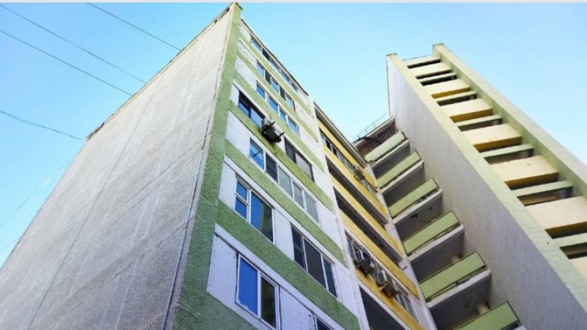 Ақтауда әйел пәтерде қандаланы улағаннан кейін екі бала өлі табылды