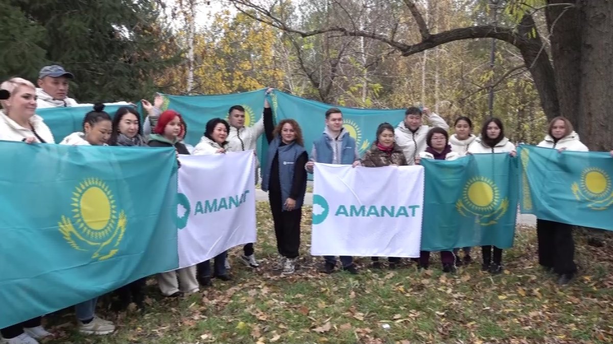 Ко Дню Республики активисты «Жастар Рухы» развесят более пяти тысяч государственных флагов по всей стране