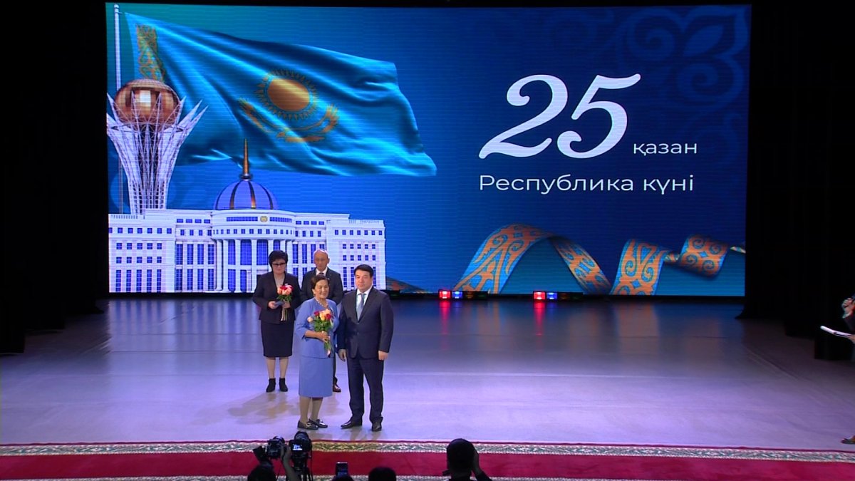 Республика күніне орай білім беру саласының қызметкерлері марапатталды