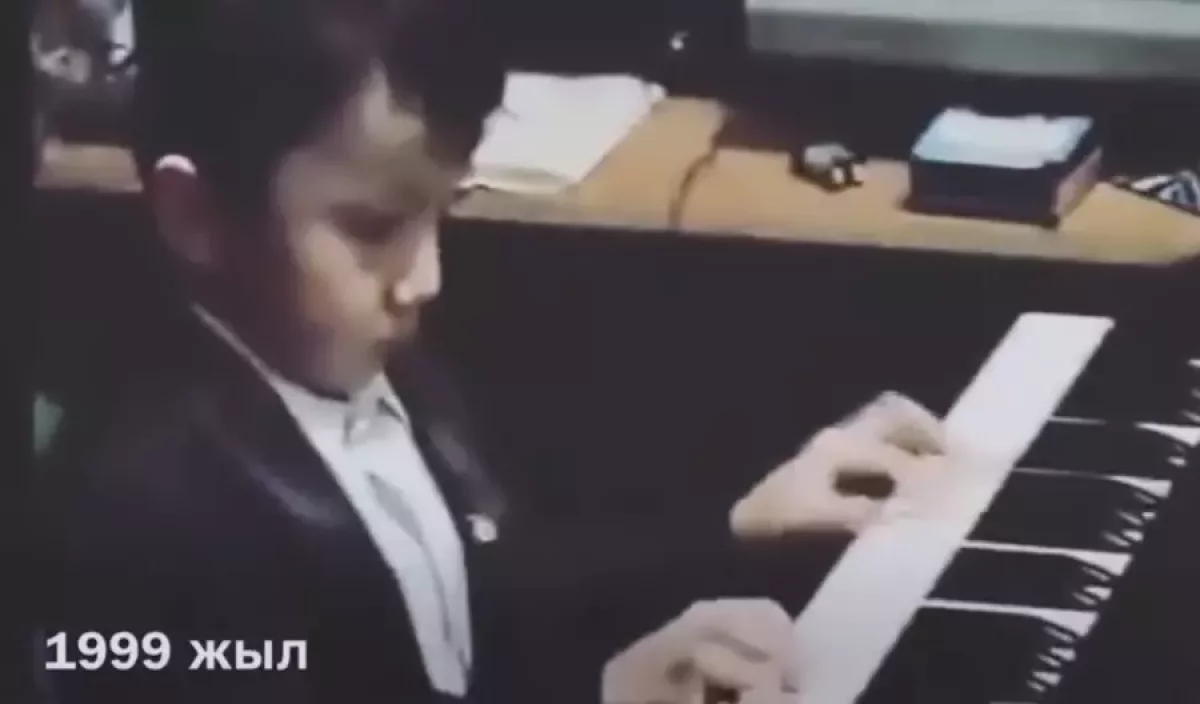 "Періште "әумин" деген екен". Халық әртісі атанған Димаш Құдайберген бала кездегі ерекше видеосын бөлісті