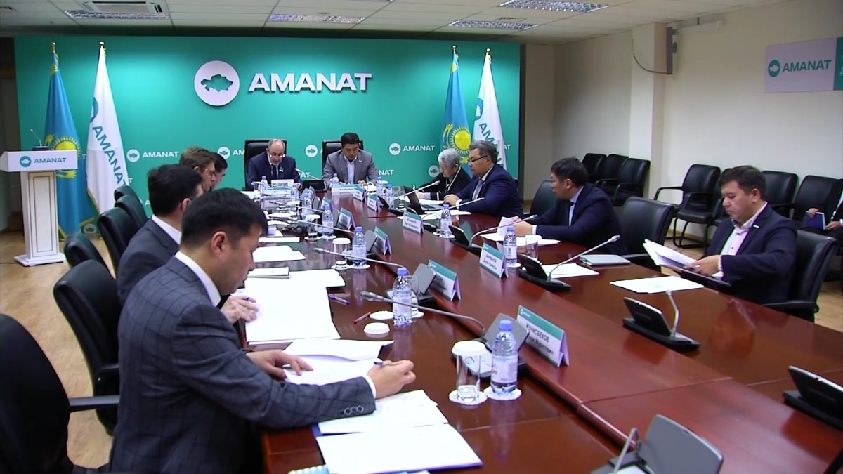 AMANAT-та мектептердің құрылысы талқыланды