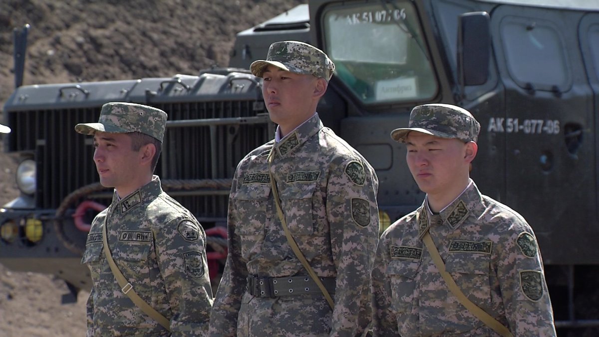 Три тысячи отслуживших в армии казахстанцев получили путёвку на бесплатное обучение в вузах