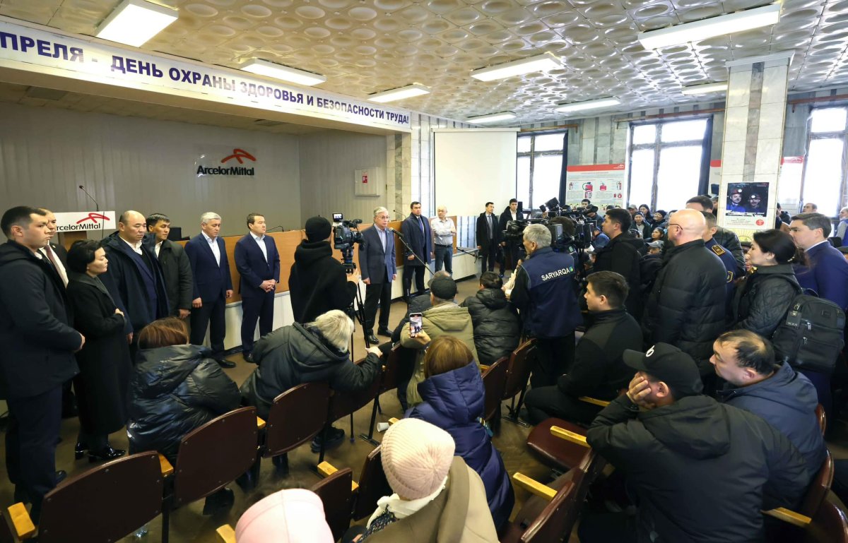 Токаев встретился с семьями и родственниками горняков, погибших в результате трагедии