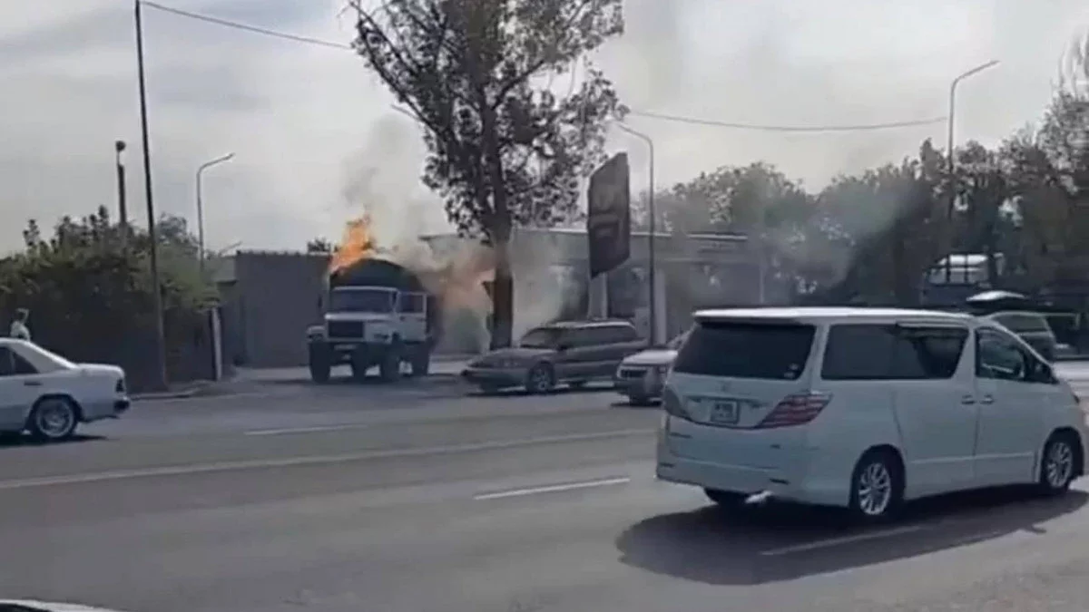 Алматыда жанар-жағармай тиелген көлік өртенді