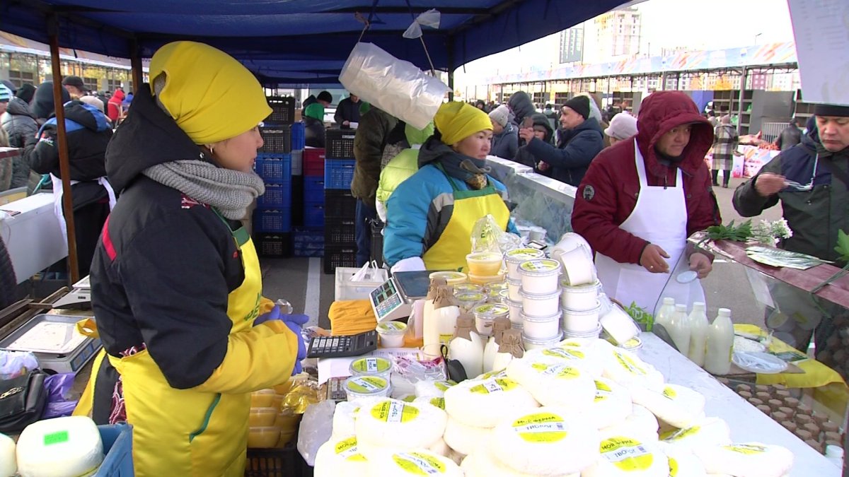 Акмолинские фермеры продали 300 тонн продукции на ярмарке в Астане