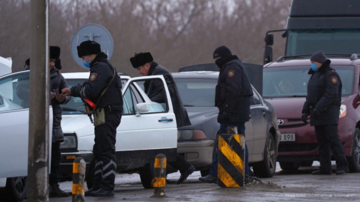 Астанада полиция бақылауы күшейтіліп, блокбекеттер қойылып жатыр