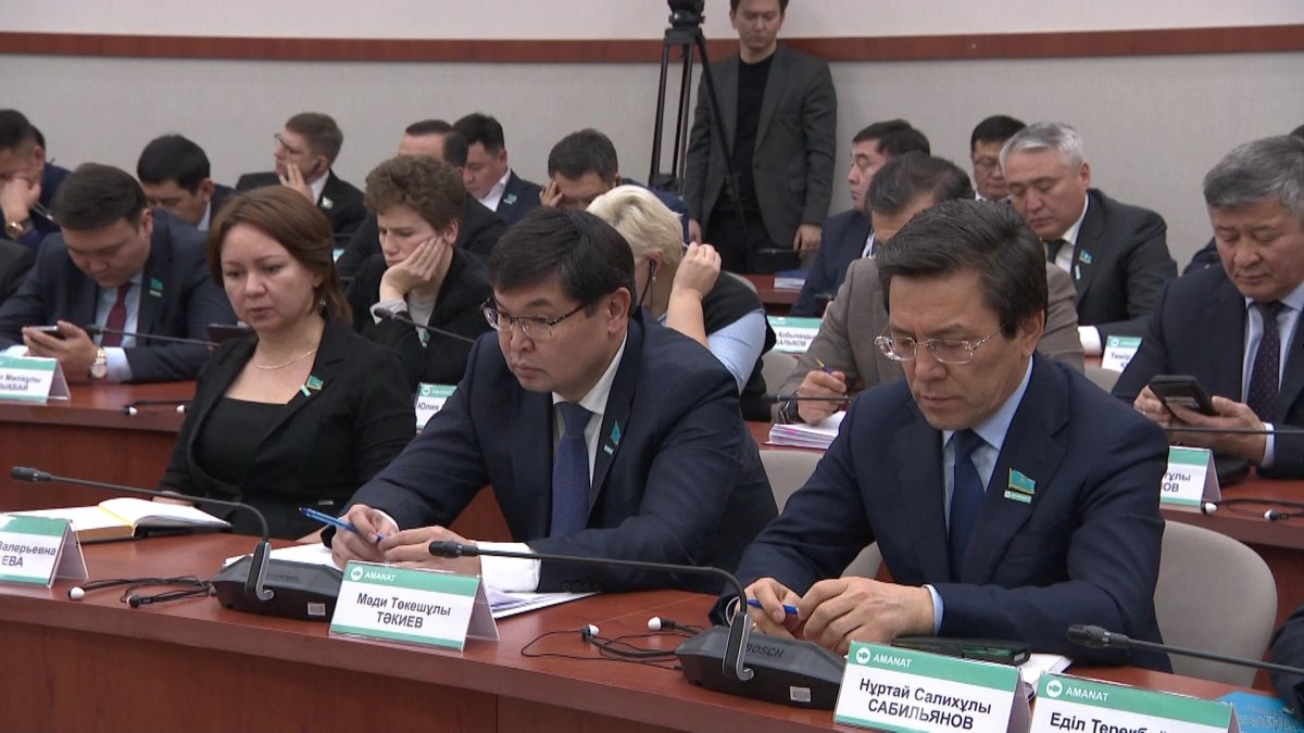 «AMANAT» фракциясының мүшелері 2024-2026 жылдарға арналған республикалық бюджет жобасын қарады