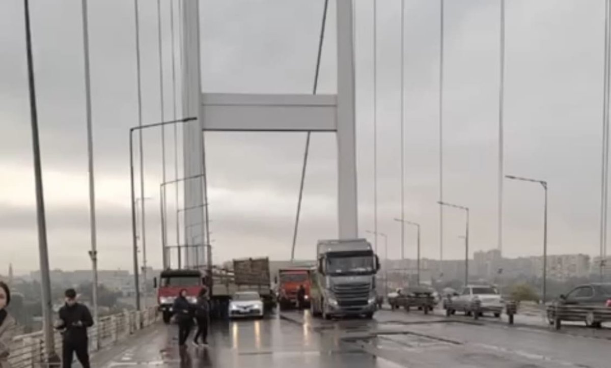 ДТП на мосту в Семее парализовало движение по всему городу