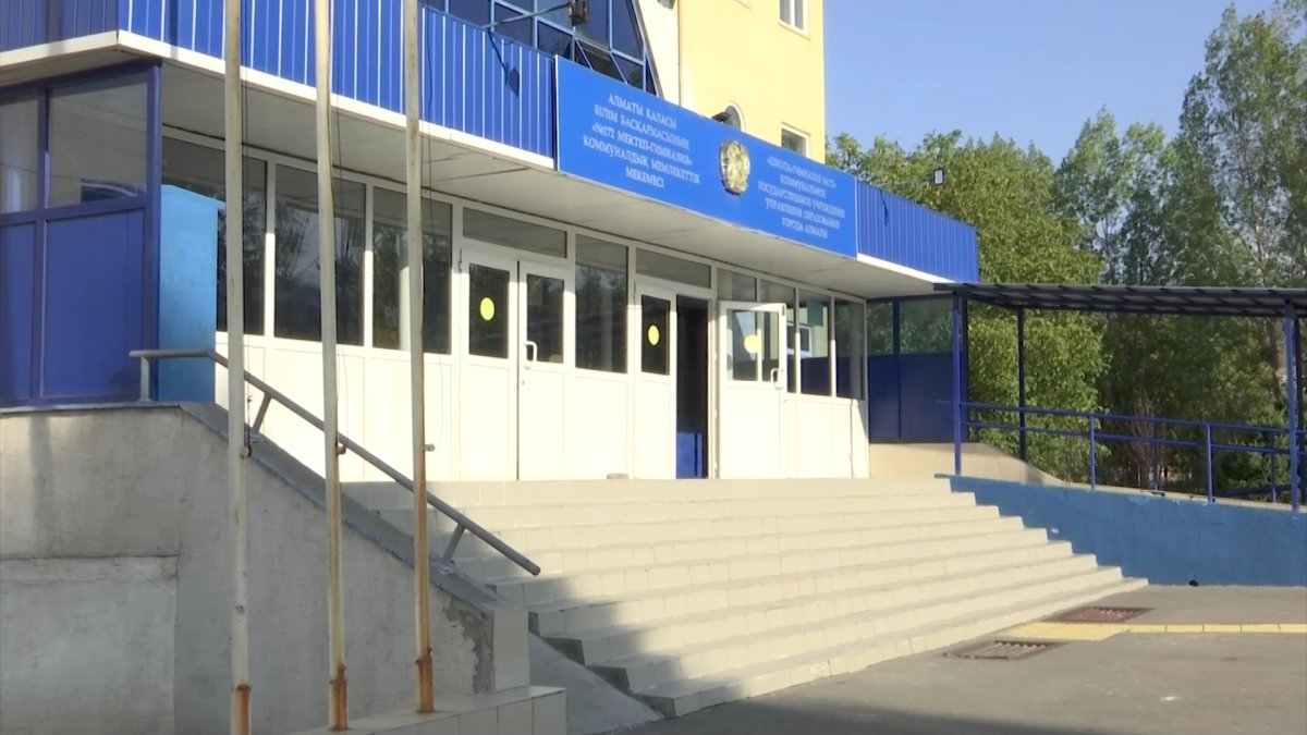 Алматыда қызылшаның өршуіне байланысты бір мектептің оқушылары қашықтан оқуға ауыстырылды
