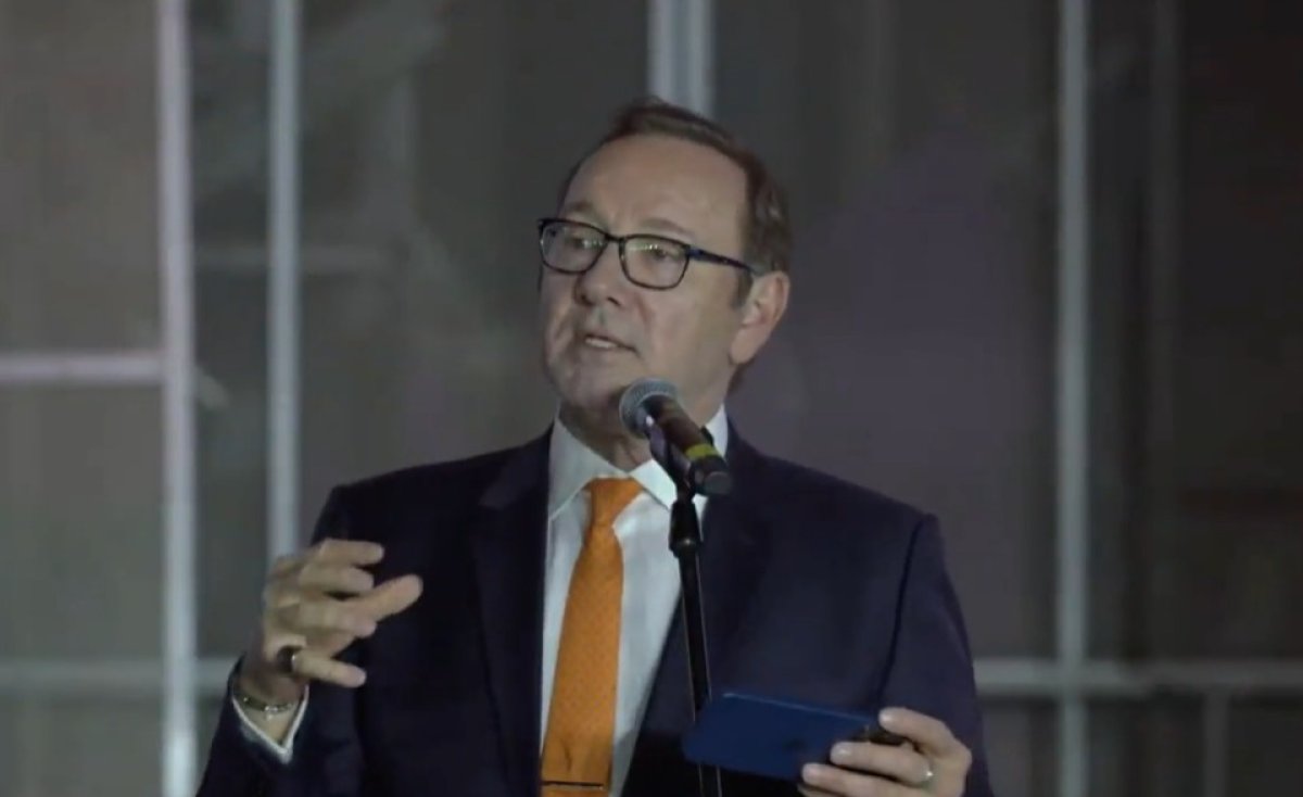 Голливудскую звезду Кевина Спейси госпитализировали в Узбекистане