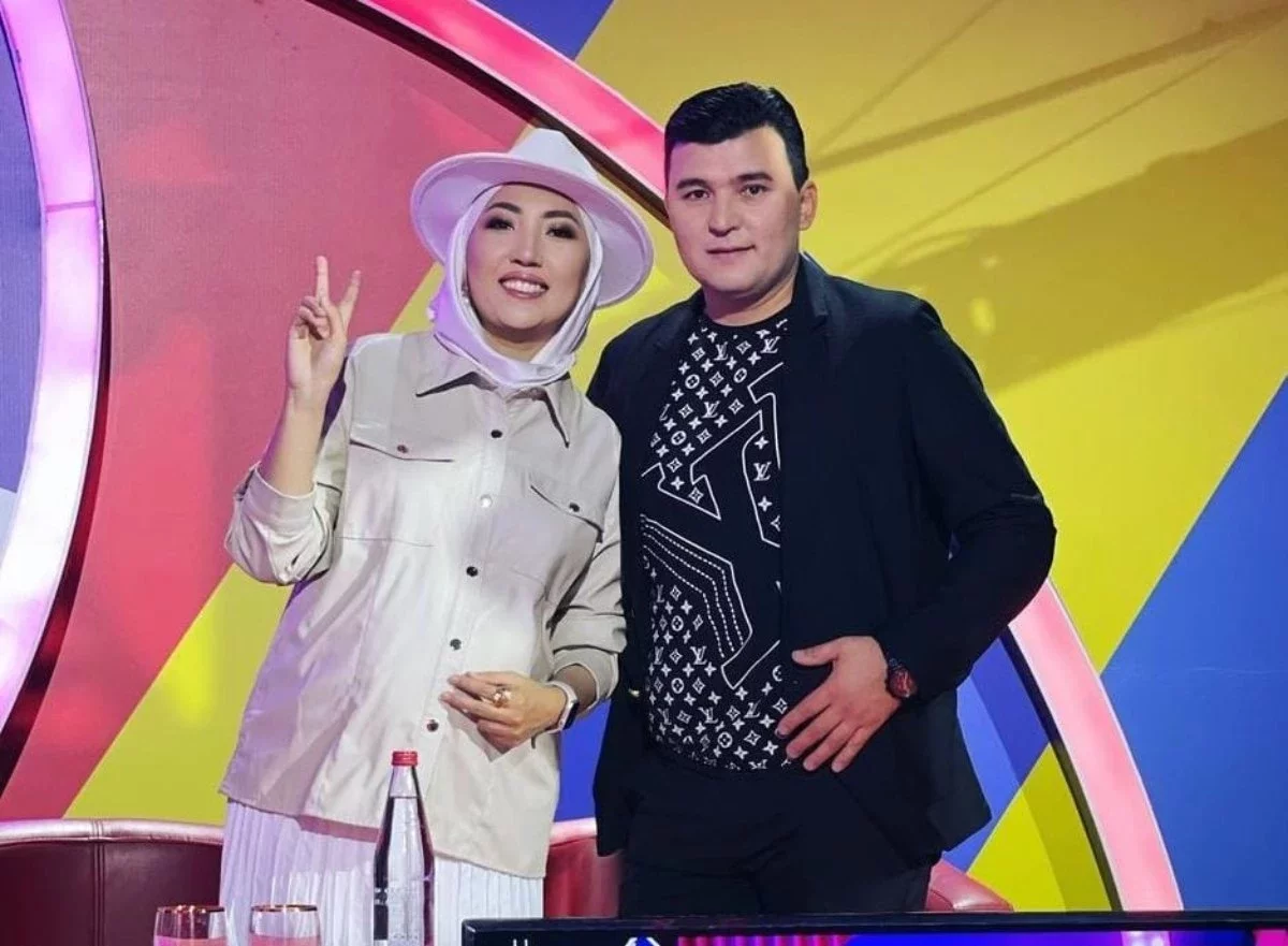 "Отау құрғанда 22 жаста болдым": Айтыскер Сара Тоқтамысова өзінен алты жас үлкен күйеуі жайлы айтты