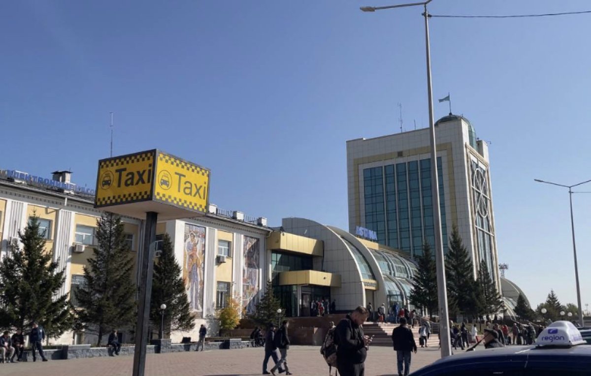 Таксист перевез иностранца 150 метров в Астане и взял деньги