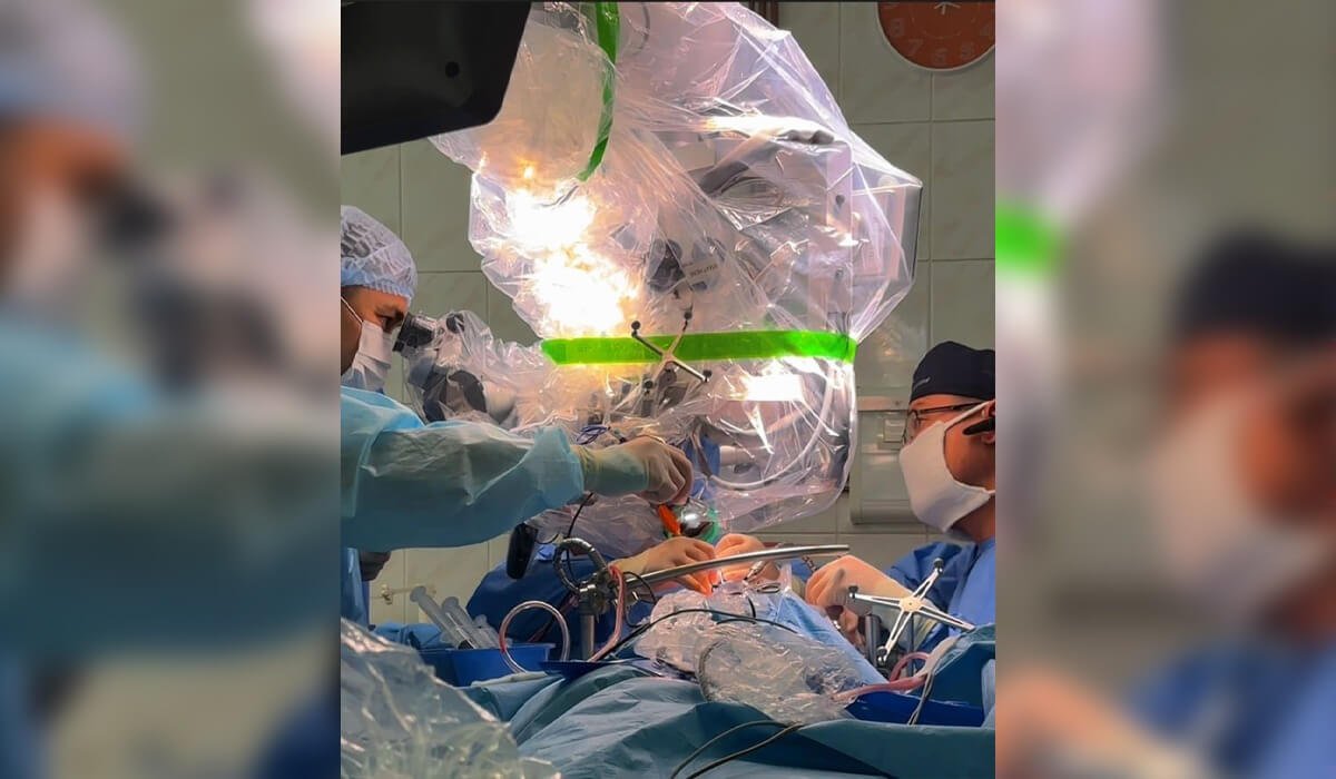 «Күніне 20 рет талып қалады»: Алматыда дәрігерлер 30 жылдан бері эпилепсиямен ауыратын адамға ота жасады