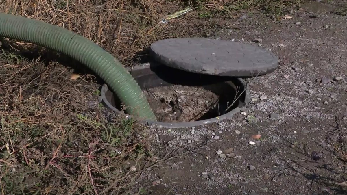 Нечистоты в степь? С новыми очистными сооружениями не могут разобраться в Карагандинской области