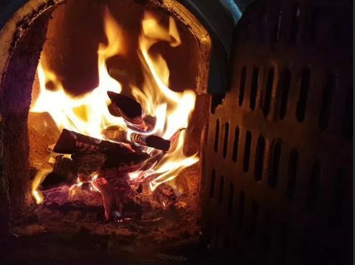 Топил печь: 13-летний мальчик обжег лицо и шею в ЗКО