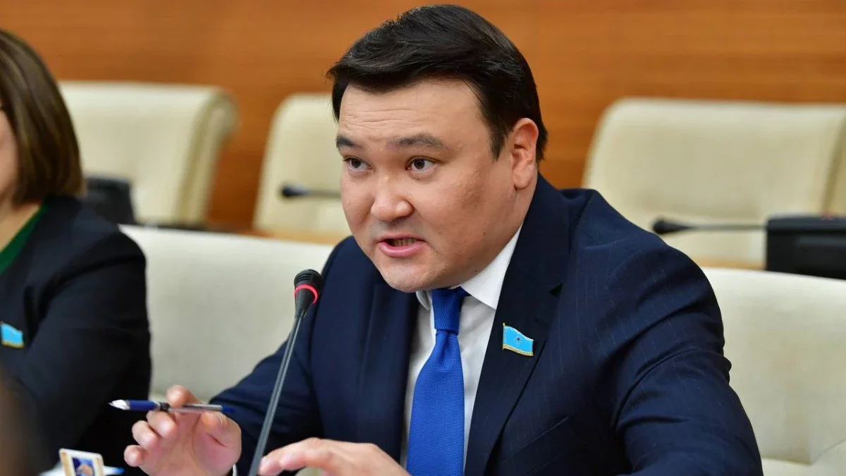 Депутат Ажар Ғиниятқа: Не деген әулие екендеріңізді білмеймін