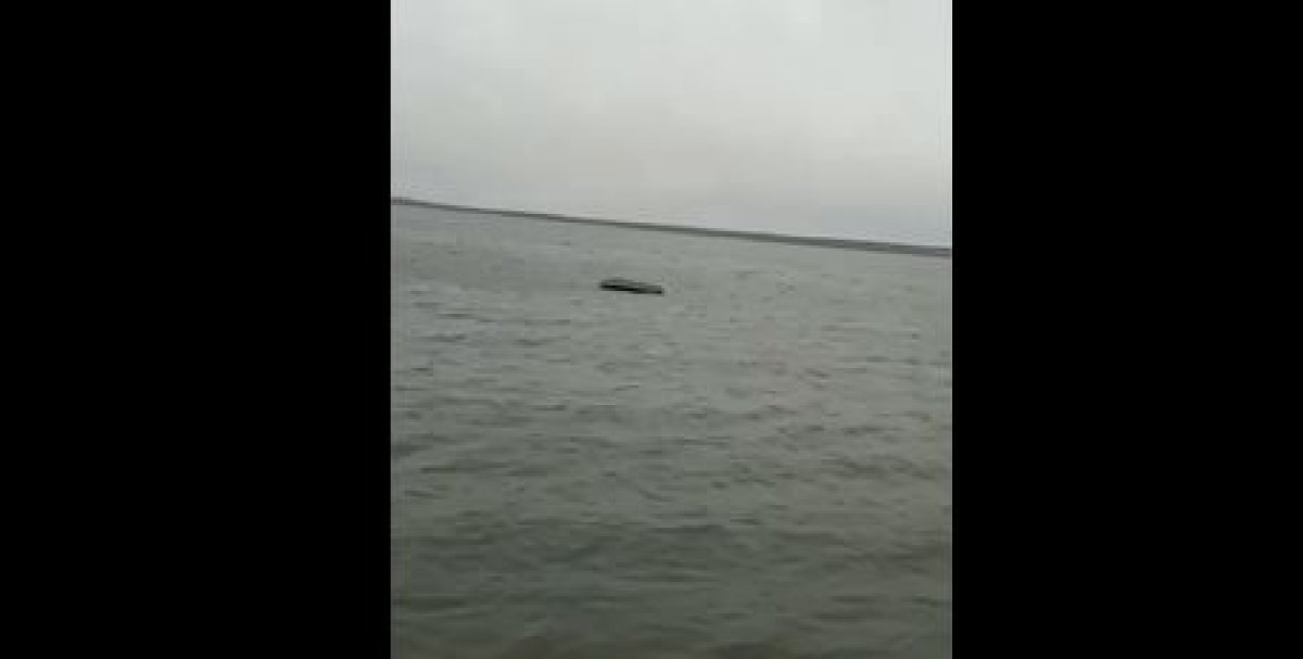 Два рыбака перевернулись на резиной лодке на Бухтарминском водохранилище