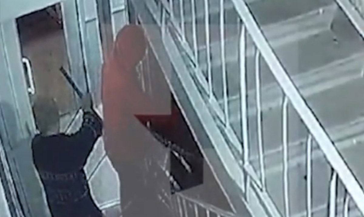 Лифт пытались украсть в российской многоэтажке