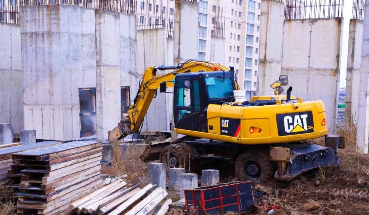 Астанада тұрғын үй кешені бұзылады