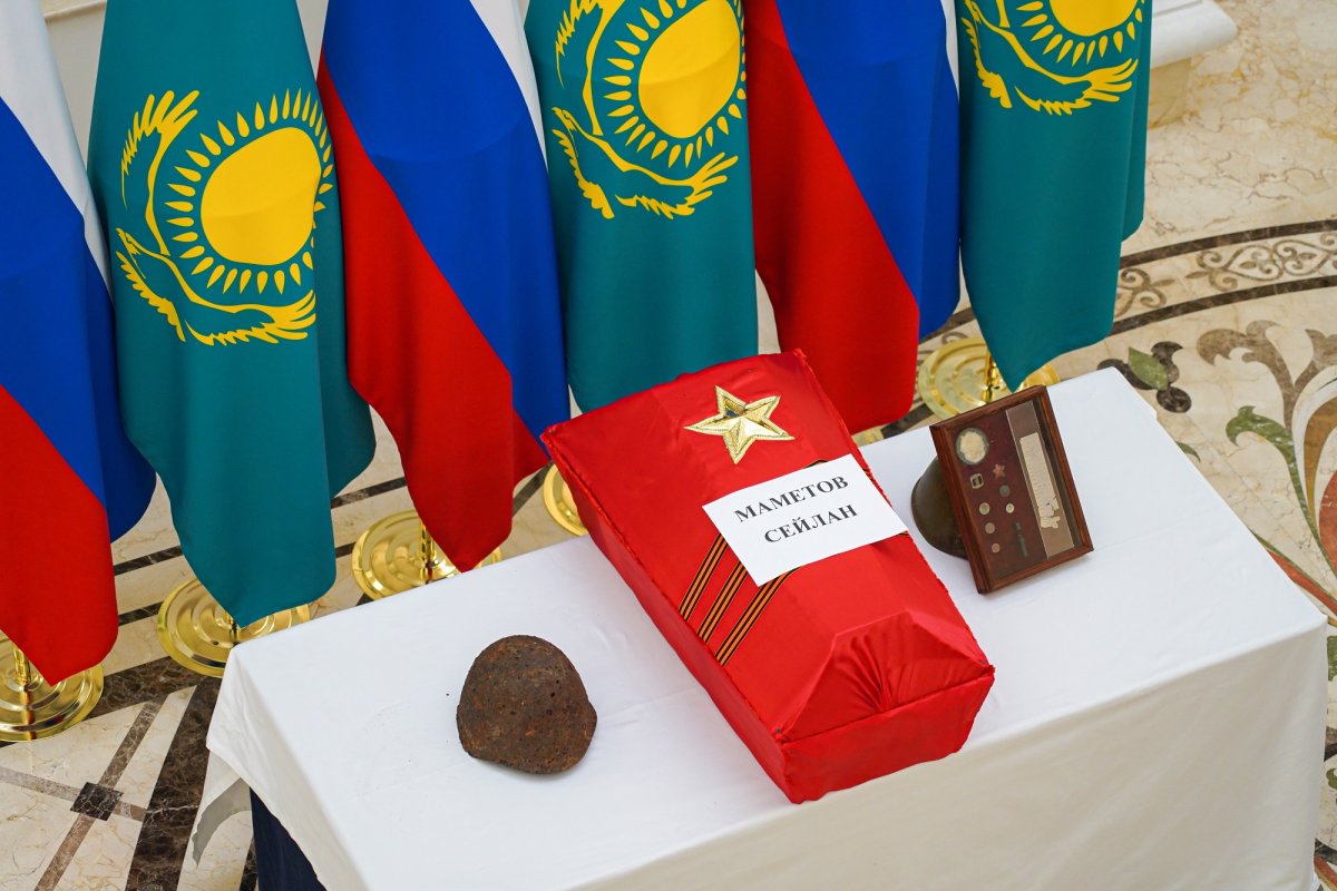 Останки кызылординского воина передали властям Казахстана в Москве