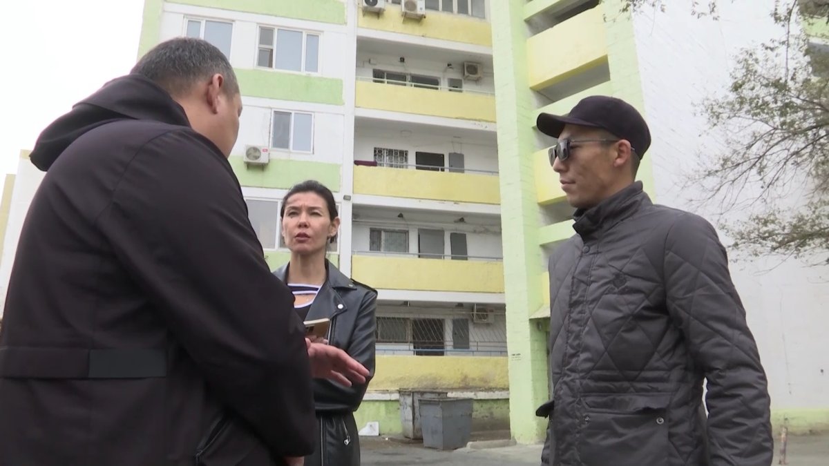 «Она спокойно ест и гуляет»: отец погибших детей о виновнице смертельной травли клопов в Актау