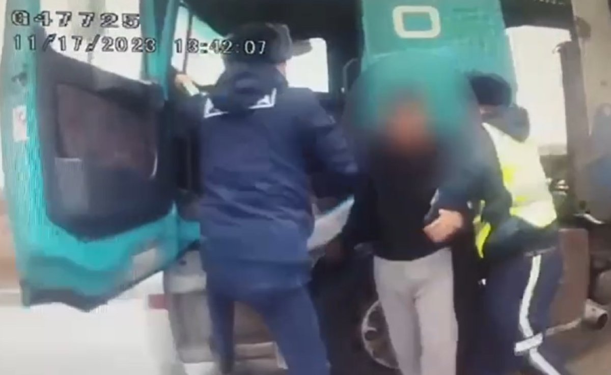 Погоня со стрельбой на трассе Атырау-Уральск: нарушитель переехал полицейского