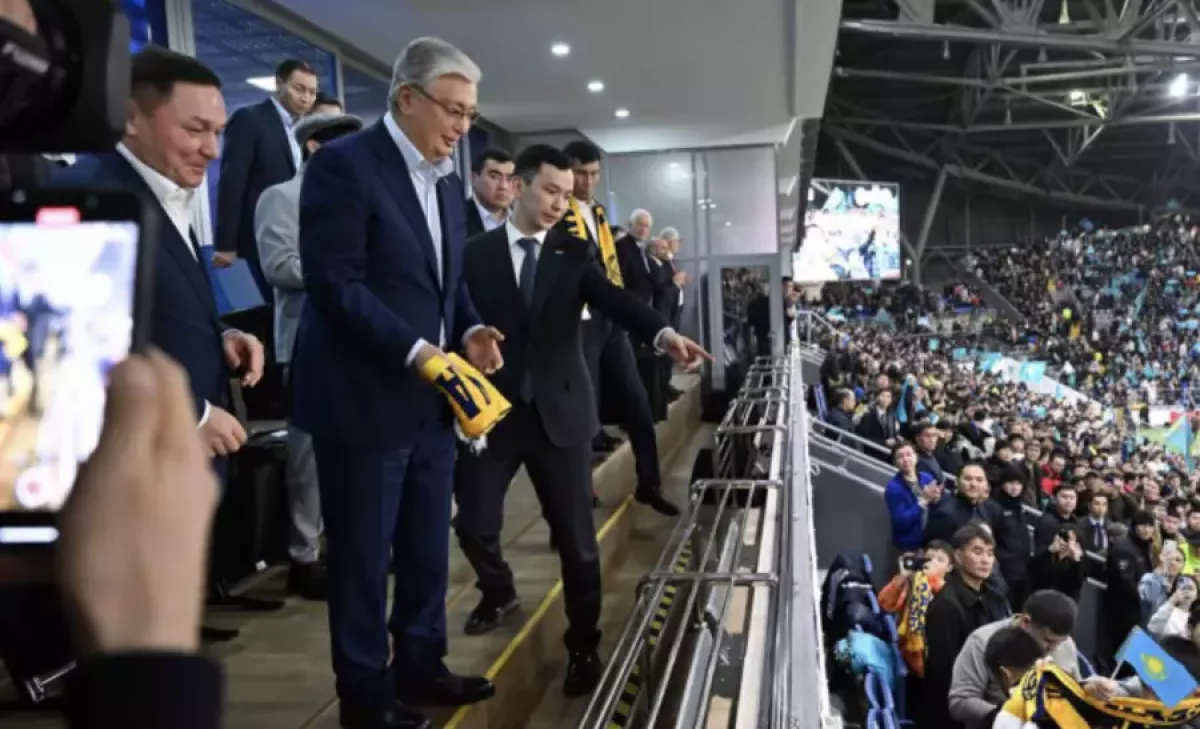 Тоқаев Қазақстан - Сан-Марино матчінен кейін кішкентай балаға ерекше сыйлық жасады