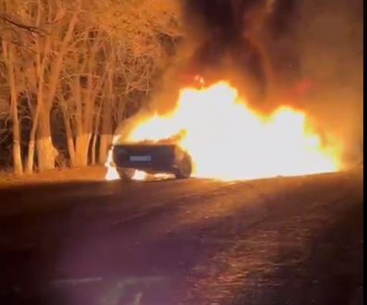 Две автомашины сгорели при столкновении на трассе Алматы-Коргас