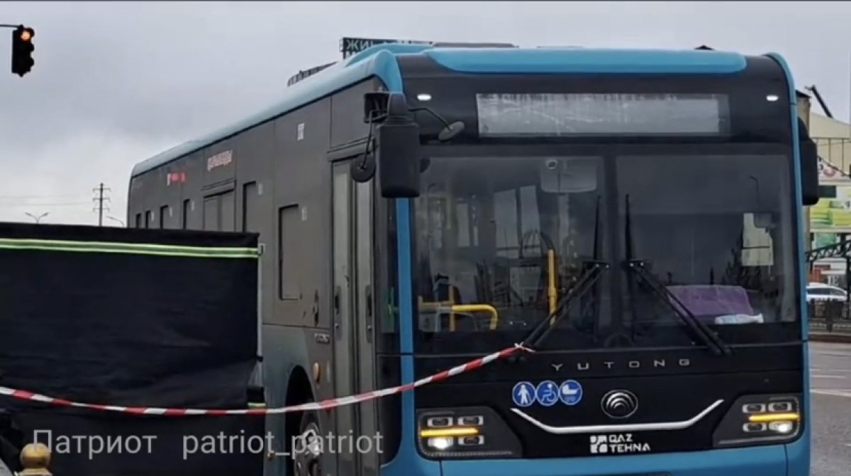 Водитель пассажирского автобуса насмерть сбил пешехода в центре Караганды -  Телеканал «Астана»