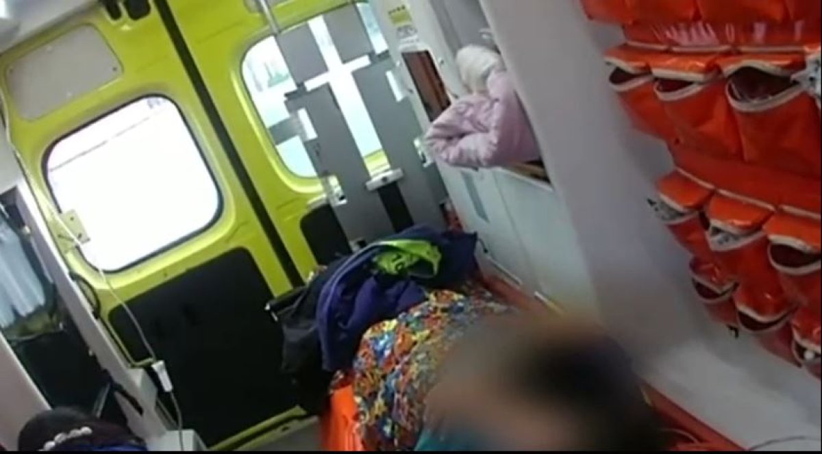 Успели вовремя: мать с сыном спасли полицейские в Шымкенте