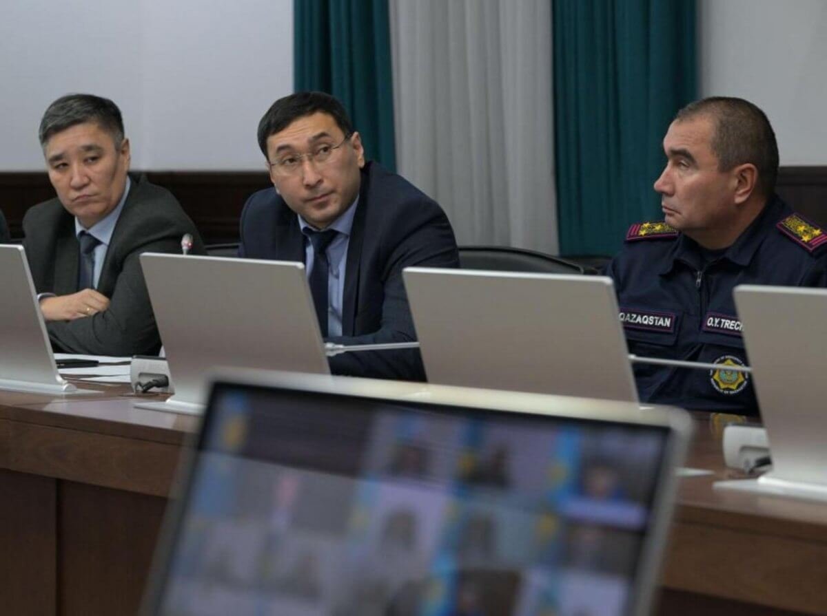 Павлодар облысындағы дауыл шенеуніктерді де шайқап, біреуі орнынан «ұшып» кетті