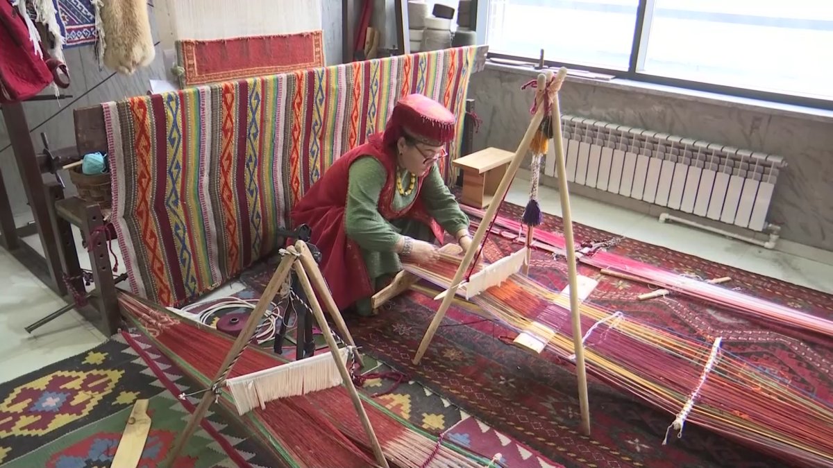 Ақтөбелік шебер «Қазақтың киіз үйі» атты кітап жазып шығарған