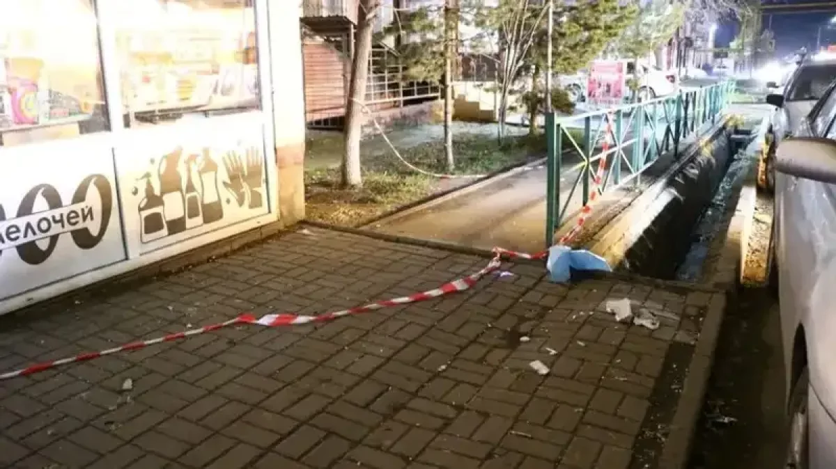 Алматыда ер адам биіктен құлап, мерт болды