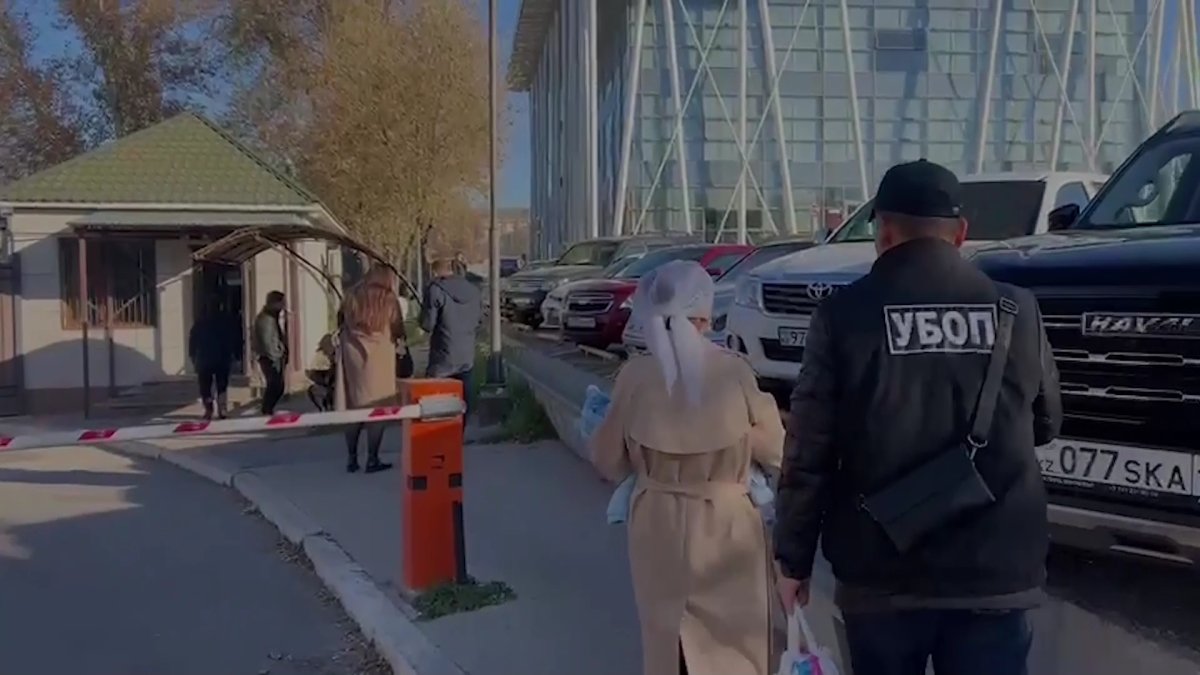 Шымкентте жас ана  баласын сатпақ болды