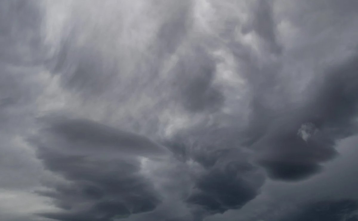 Циклон с Черного моря движется на страну: казахстанцев призвали готовиться к усилению ветра и обильным осадкам