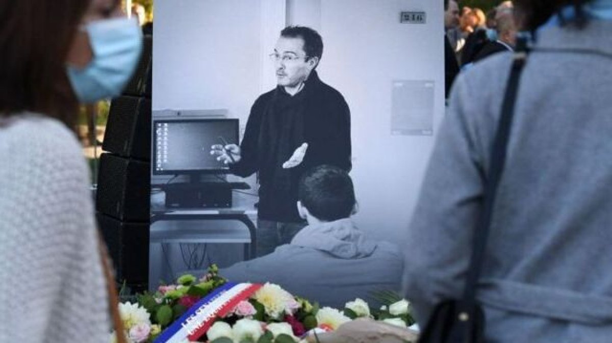 Убили и обезглавили учителя: суд над шестью подростками начался в Париже