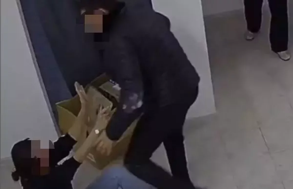 1,5 сағат жансақтауда жатқан: Талдықорғанда ер адам бұрынғы сүйіктісінің мойнын пышақтаған