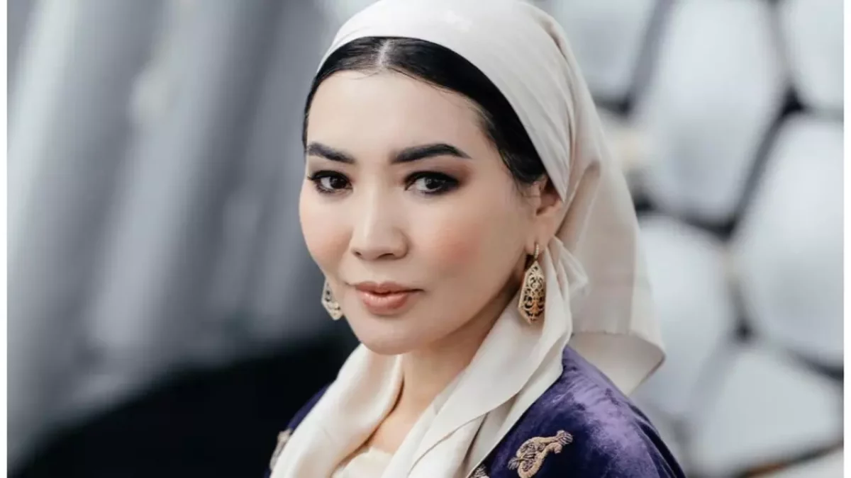 "Жасы менен кіші": Айгүл Мүкей көпшілікке күйеуін неге көрсеткісі келмейтінін айтты