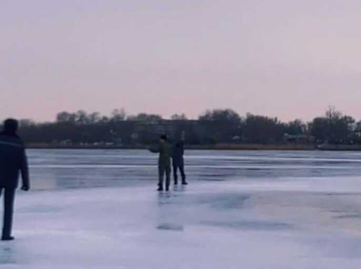 Кричал, что утопится: на замёрзшем озере спасли костанайца