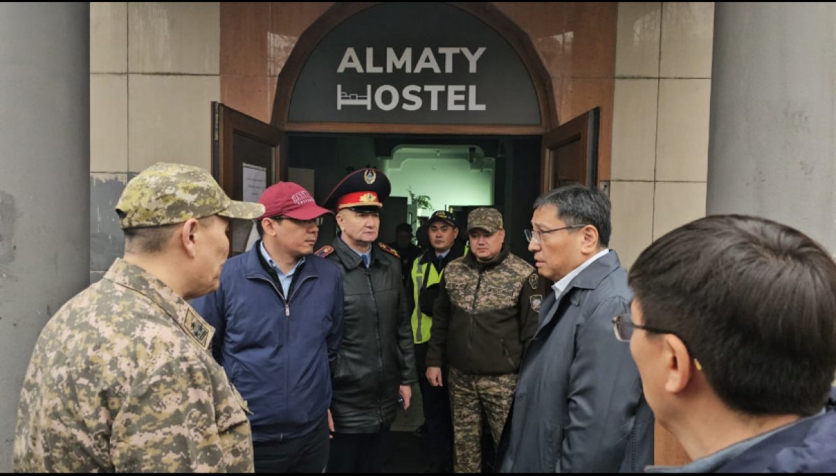 Ерболат Досаев хостелдегі өрттен кімдердің қаза тапқанын айтты