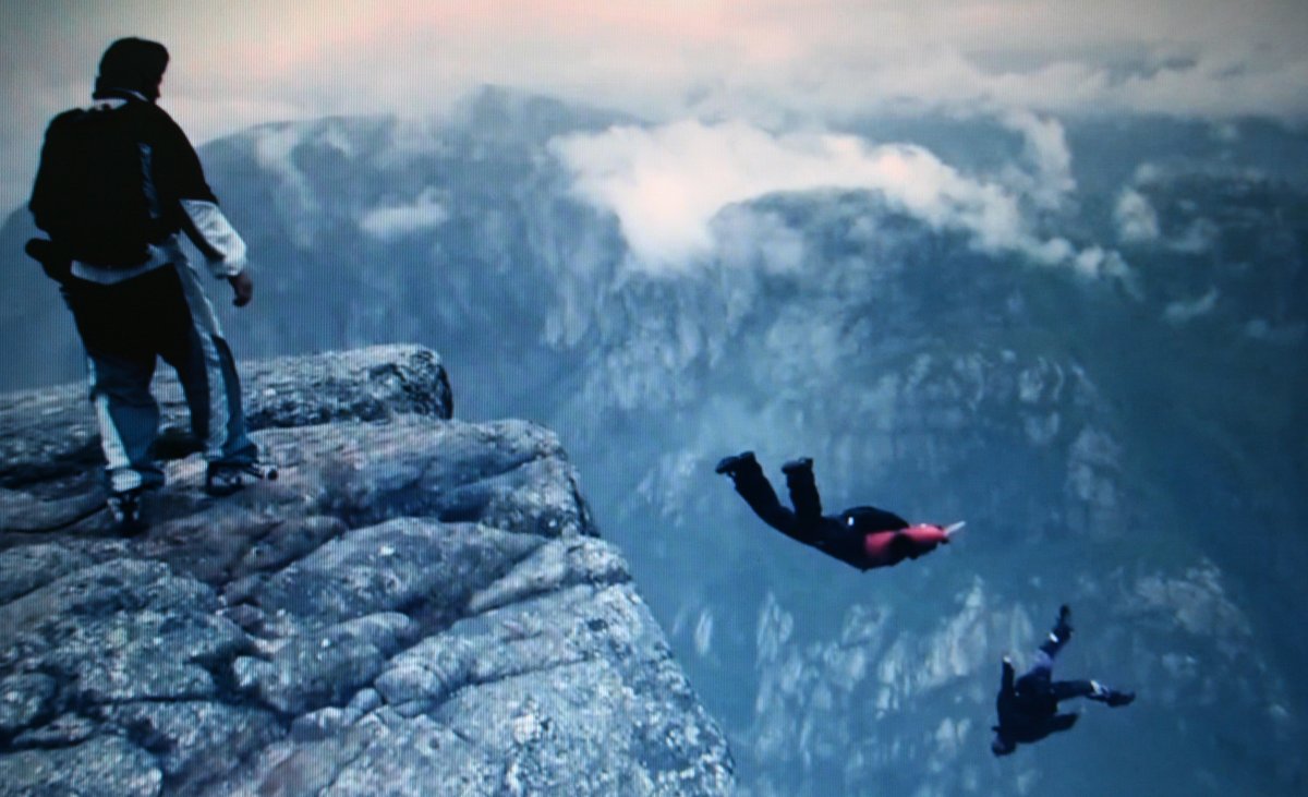 Весы, держитесь подальше от приключений, Водолеи, ищите компромиссы: советы звёзд 4 ноября