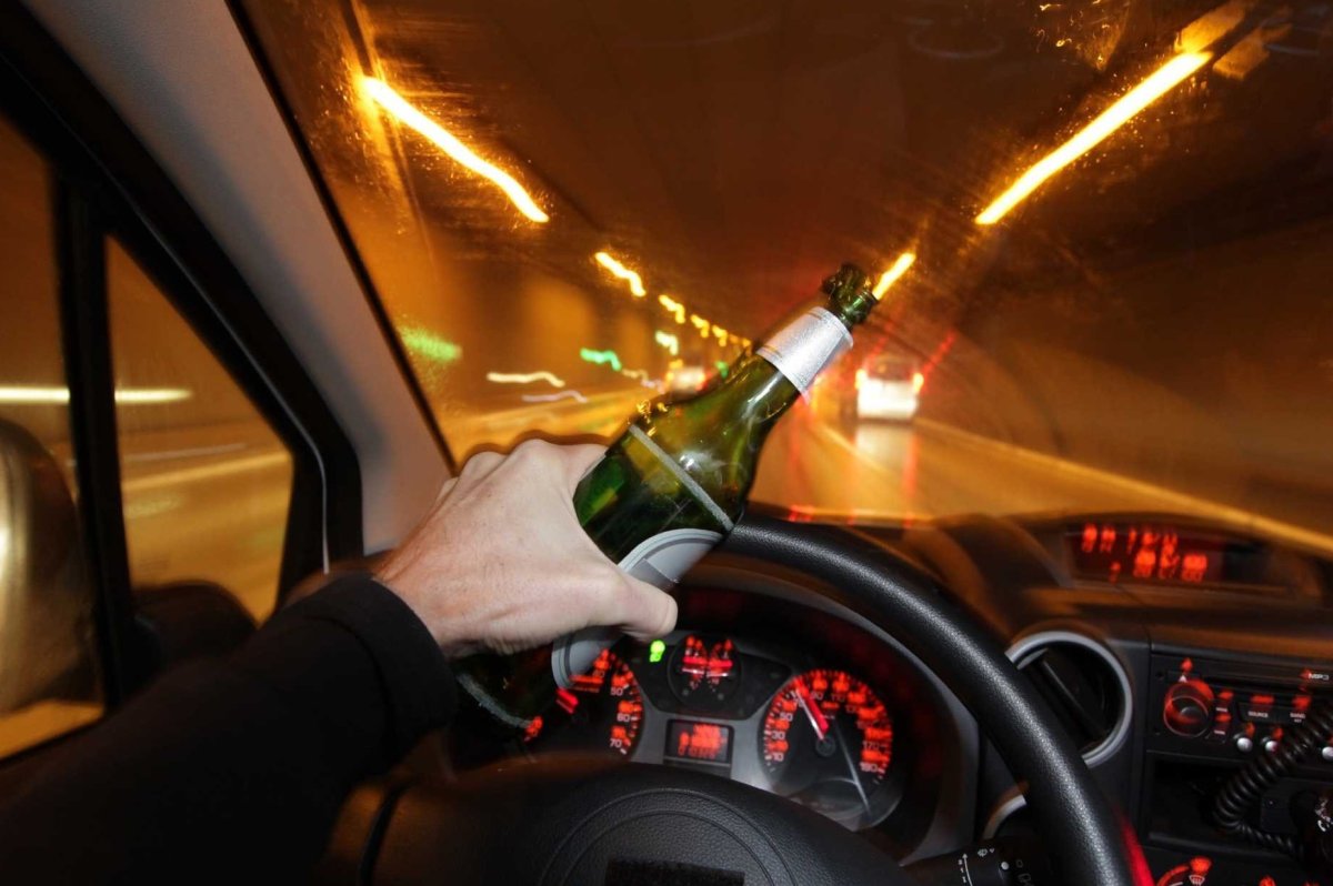 Пьяный житель Уральска промчался на красный и сбил подростка