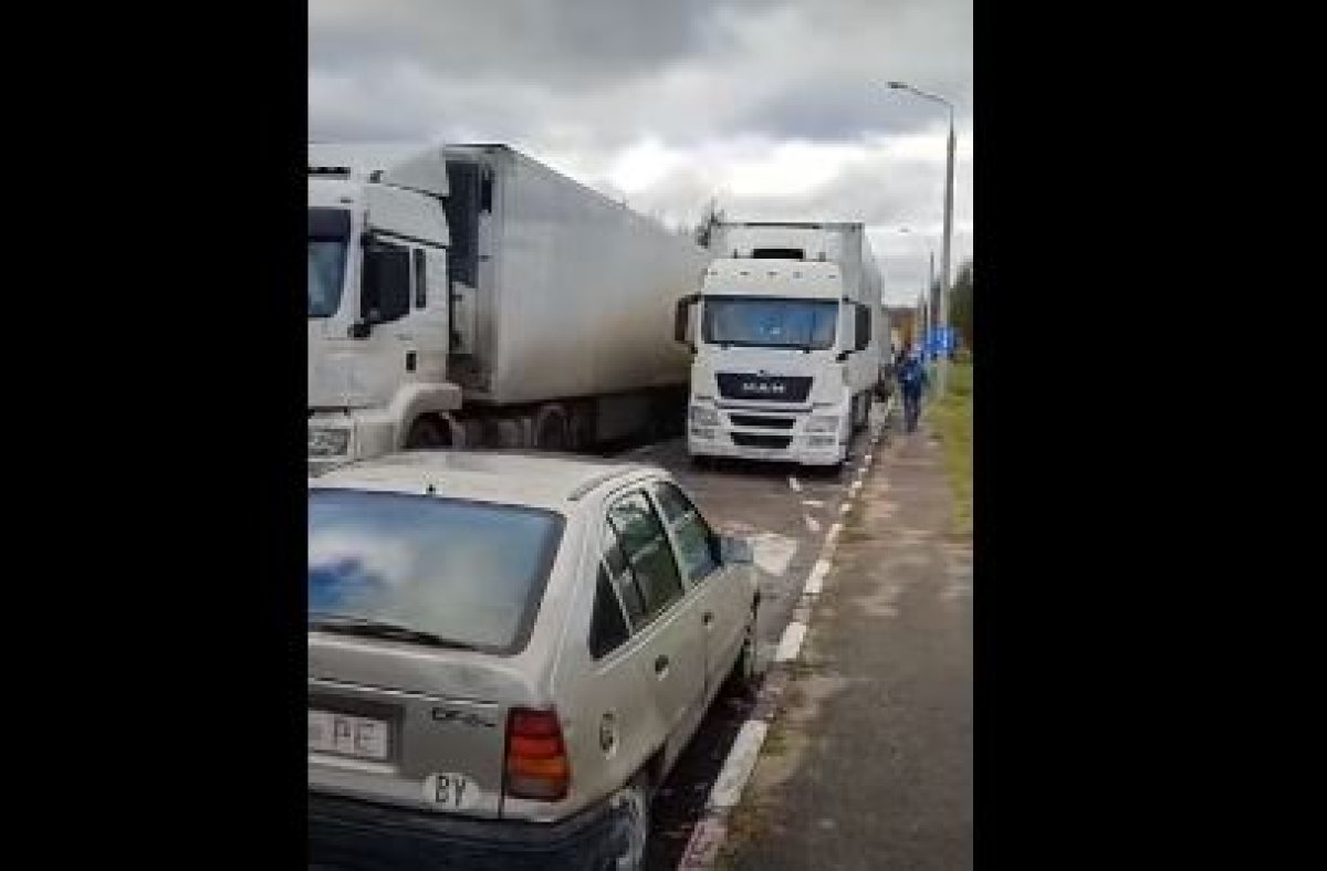 Казахстанские фуры застряли на границе Беларуси: в МИД объяснили ситуацию