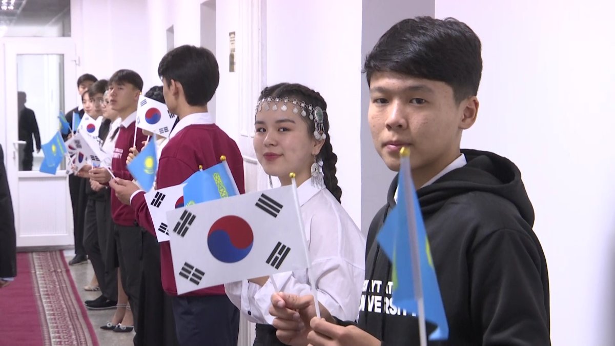 Елімізде алғаш рет жасанды интеллект және информатика мектебі ашылды