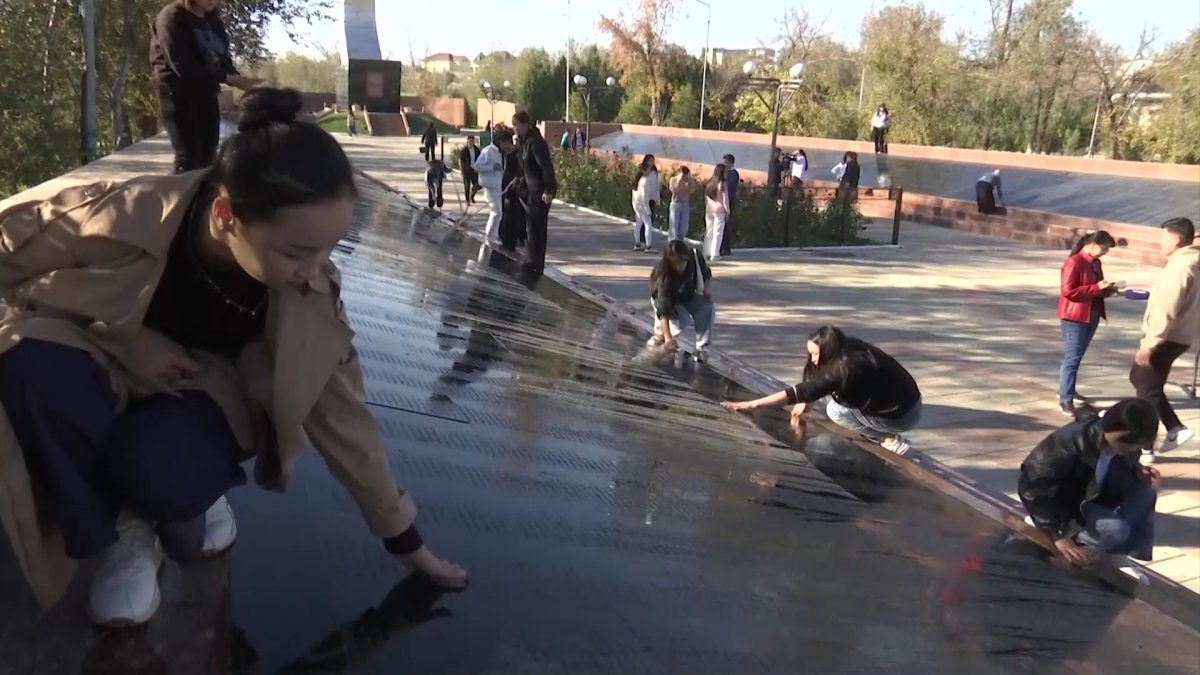 "AMANAT" партиясы «Жастар Рухы» жастар қанатының мүшелері еліміздің әр өңірінде экологиялық акция өткізуде