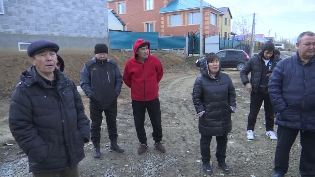 В грязи утопают жители одной из улиц в Актобе