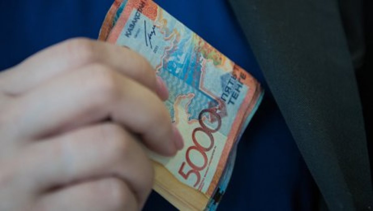 В соцсетях распространяется информация о присвоившем чужие деньги полицейском из Мангистау