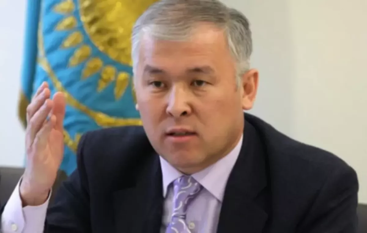 Депутат Мұрат Әбенов үкіметтік емес ұйымдардың тендерді ұтып алатынына ашуланды